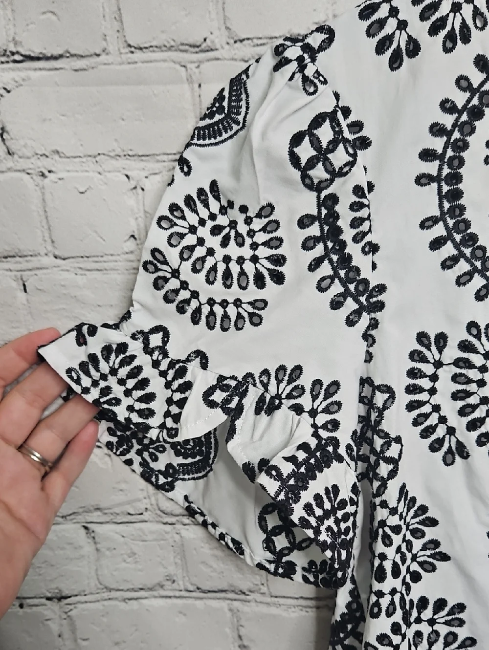 Zara Woman White/black Vneck button Up Puff sleeve Blouse Size Small EUC